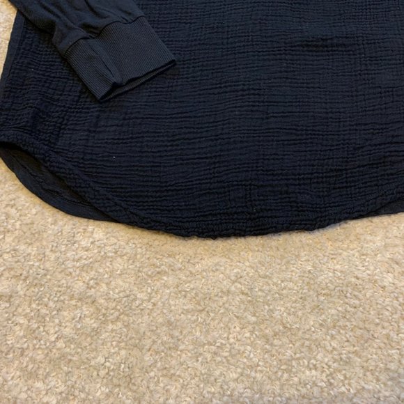 Red Haute Black One Cold Shoulder Two Texture V-neck Shirt Size S NWT - Picture 8 of 13